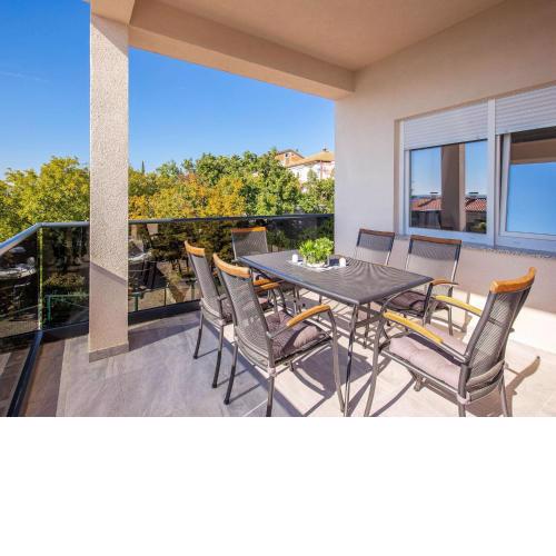 Chic Villa in Dramalj at Sea