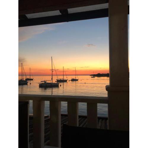 City Center Coastal Escape - Apartments with Sea View or Cozy Room