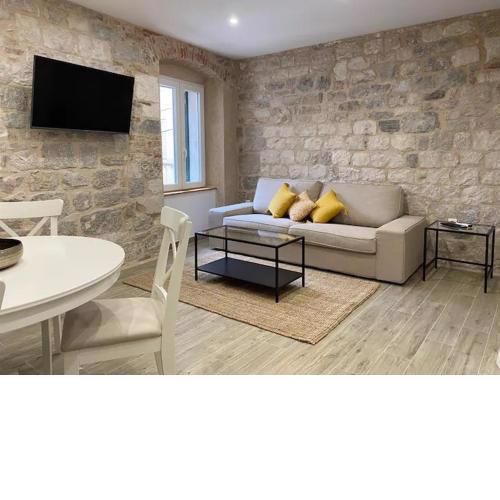 Cloe Apartment