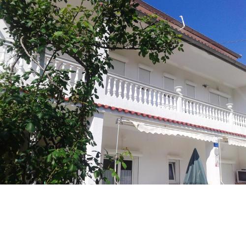 Comfortable apartment with garden in Palit 100 m² for 6 guests