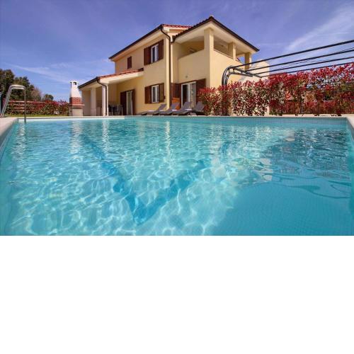 Complex of 2 villas Banjole-Marisol with 2 private pools for up to 20 persons only 200m from the beach - WiiBuk