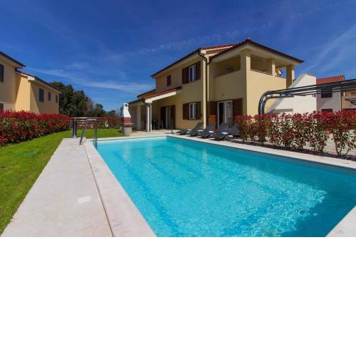 Complex of 2 villas Olivia-Aurora with 2 private pools for up to 20 persons only 200m from the beach
