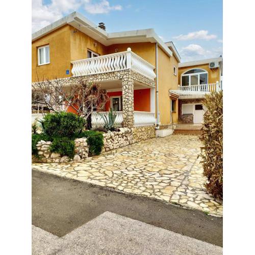 Cosy Apartment in Vir with Mountain View 35 m²