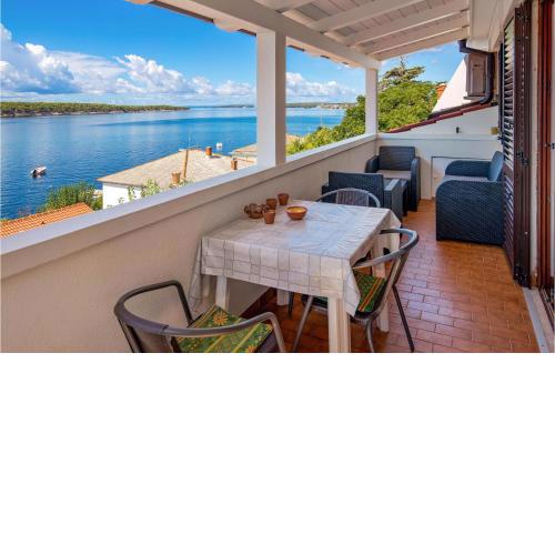 Cozy Apartment In Barbat-Rab With House Sea View