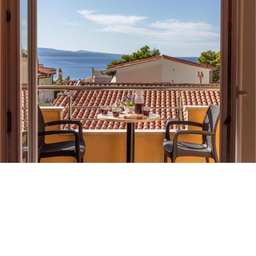 Cozy Apartment In Baska Voda With House Sea View