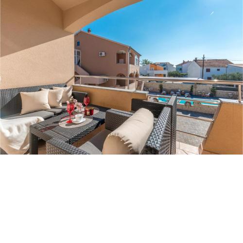 Cozy Apartment In Biograd Na Moru With Jacuzzi