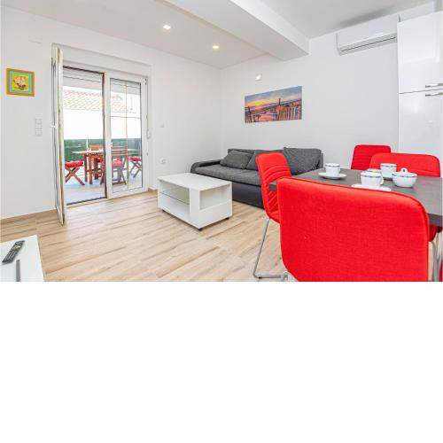 Cozy Apartment In Brodarica With Wifi