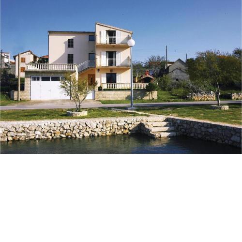 Cozy Apartment In Jadrtovac With House Sea View