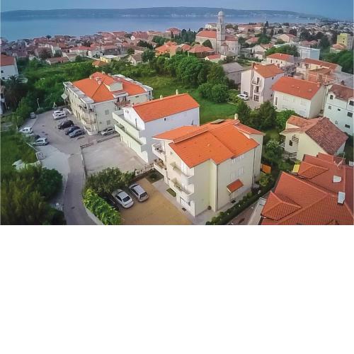 Cozy Apartment In Kastel Stari With Kitchen