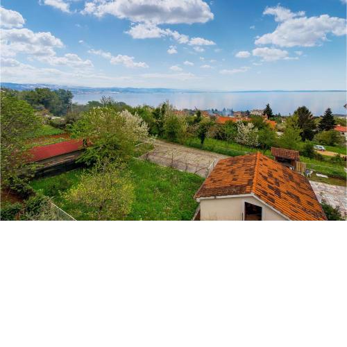 Cozy Apartment In Lovran With Wifi
