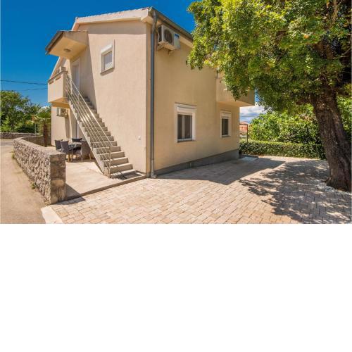 Cozy Apartment In Malinska Dubasnica With Wifi
