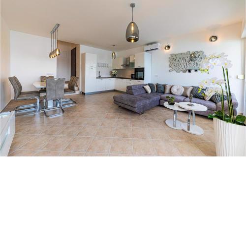 Cozy Apartment In Marina With House Sea View