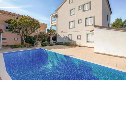 Cozy Apartment In Novalja With Wifi