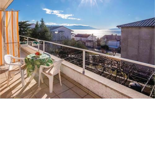 Cozy Apartment In Novi Vinodolski With Wifi