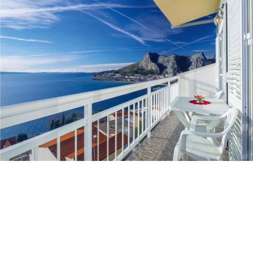 Cozy Apartment In Omis With Wifi