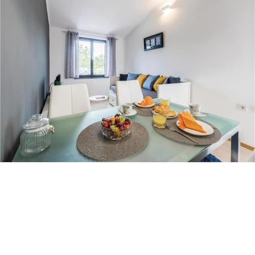Cozy Apartment In Porec With Wifi