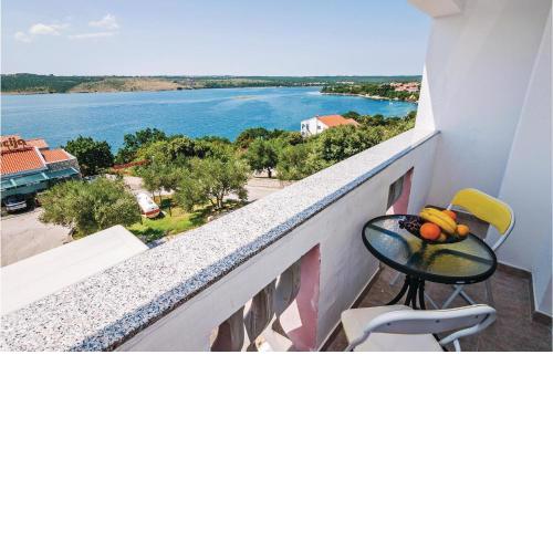 Cozy Apartment In Posedarje With Wifi