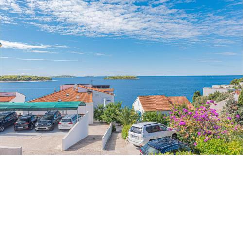Cozy Apartment In Primosten With House Sea View