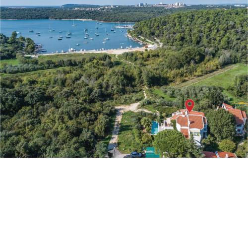 Cozy Apartment In Pula With Kitchen