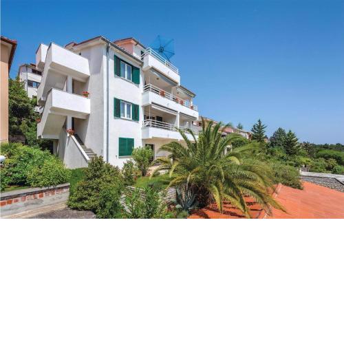 Cozy Apartment In Rabac With Kitchen