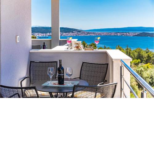 Cozy Apartment In Seget Donji With House Sea View