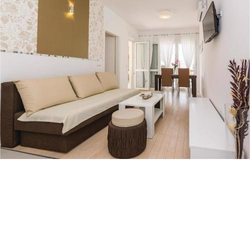 Cozy Apartment In Vir With Wifi