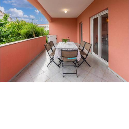 Cozy Apartment In Vir With Wifi