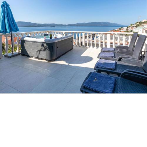 Cozy Home In Komarna With Jacuzzi