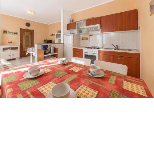 Cozy Home In Labin With Kitchen