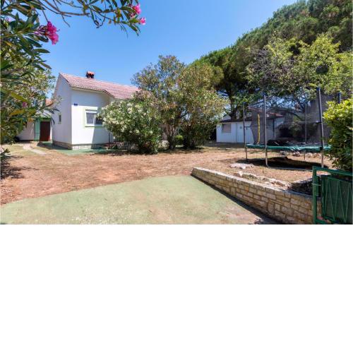Cozy Home In Premantura With Wifi