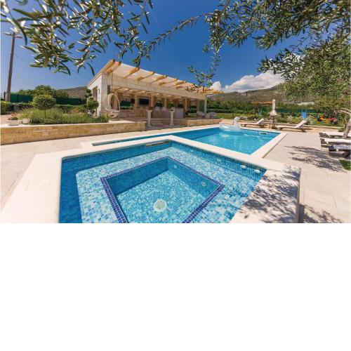 Cozy Home In Seget Donji With Jacuzzi