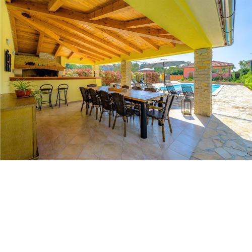 Cozy Home In Smoljanci With Wifi