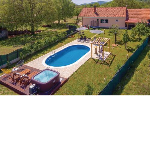 Cozy Home In Unesic With Outdoor Swimming Pool
