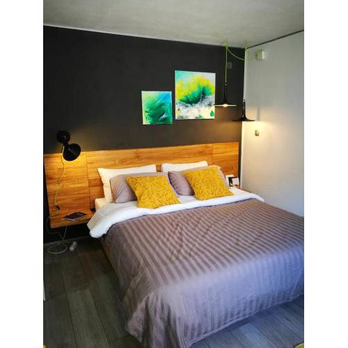 cres art studio lime apartment