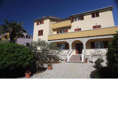 Cres Sučić Apartments