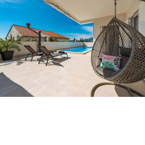 Deluxe Apartment Unique-With Private Heated Pool