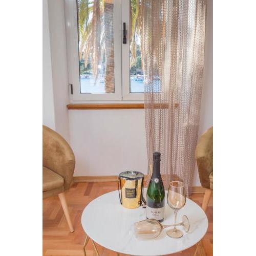 Deluxe Dreamy room in the Center of Hvar with Sea View