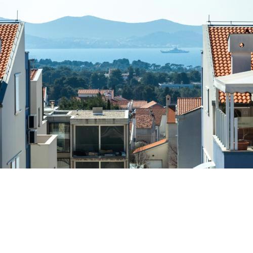 Deluxe Neli Apartments