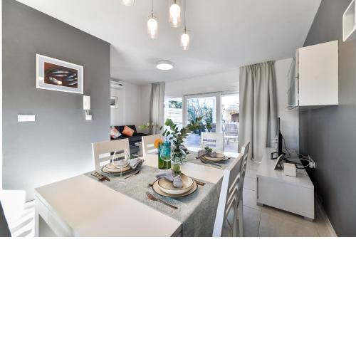 Deluxe Triplex Antea
