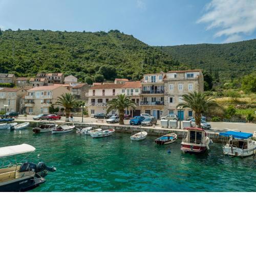 Divna Apartments and Rooms