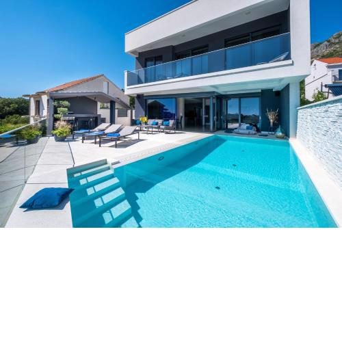 Exclusive Villa Mative