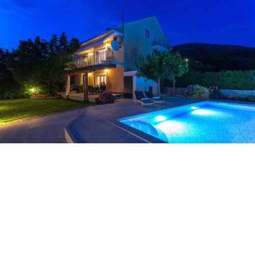 Family friendly apartments with a swimming pool Podstrana, Split - 15040