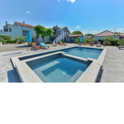 Family friendly apartments with a swimming pool Privlaka, Zadar - 5762