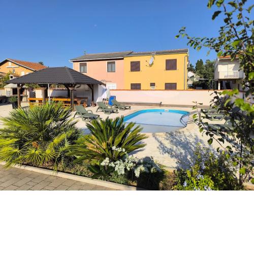Family friendly apartments with a swimming pool Sabunike, Zadar - 11837