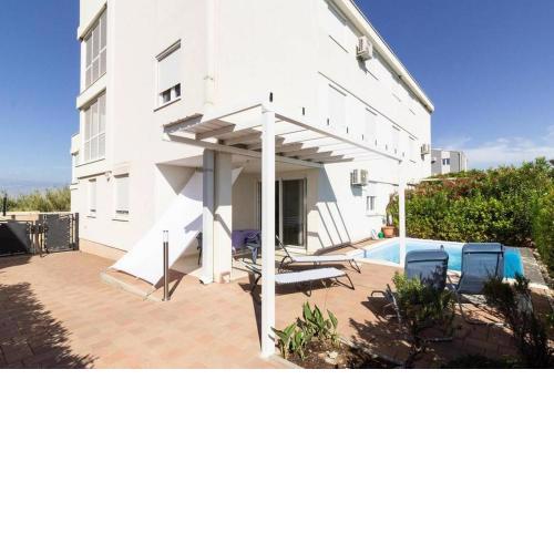 Family friendly apartments with a swimming pool Sabunike, Zadar - 18841