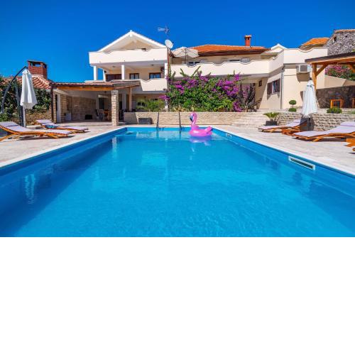 Family friendly apartments with a swimming pool Sveti Filip i Jakov, Biograd - 20861