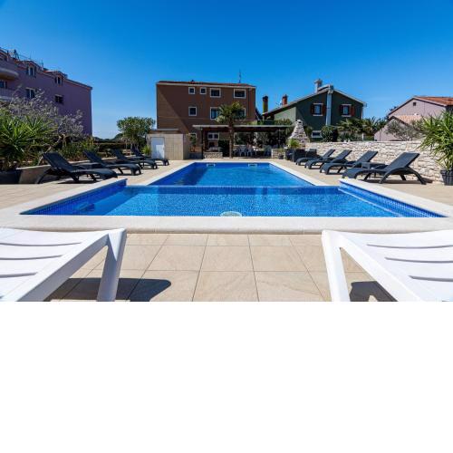Family friendly apartments with a swimming pool Valbandon, Fazana - 2201