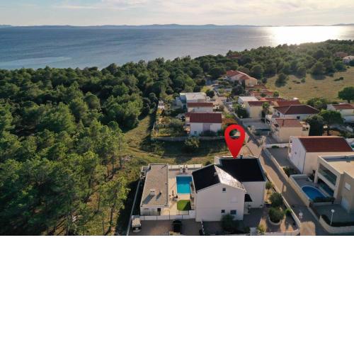 Family friendly apartments with a swimming pool Vir - Kozjak, Vir - 18589