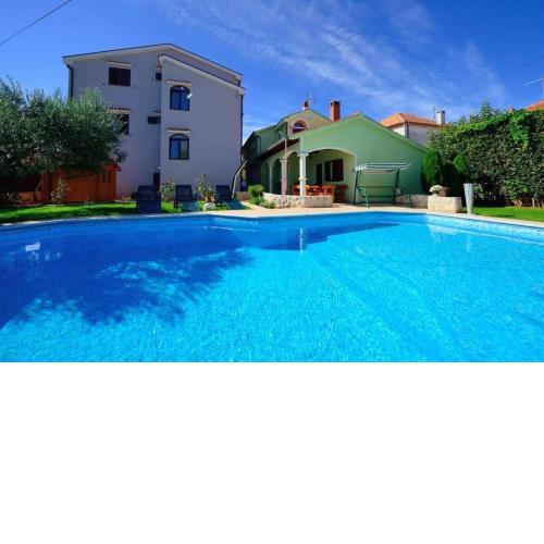 Family friendly apartments with a swimming pool Zadar - 16336