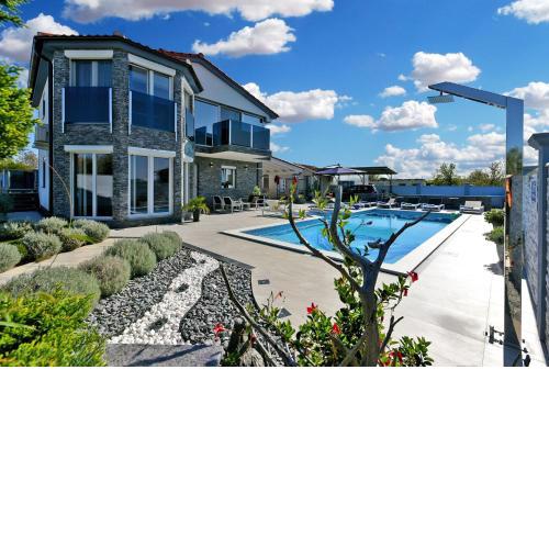 Family friendly house with a swimming pool Fazana - 19597